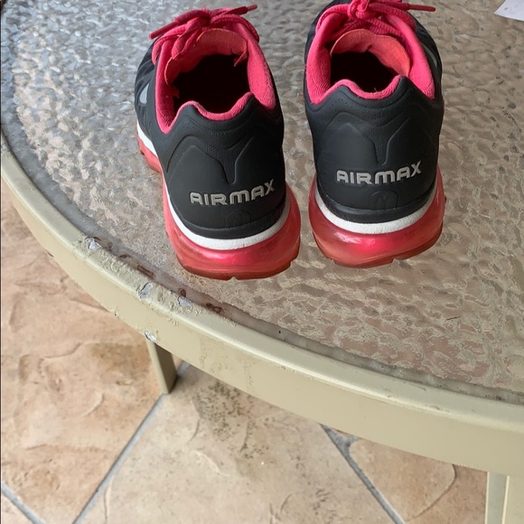 NIKe AIRMAX like new - Picture 2 of 5